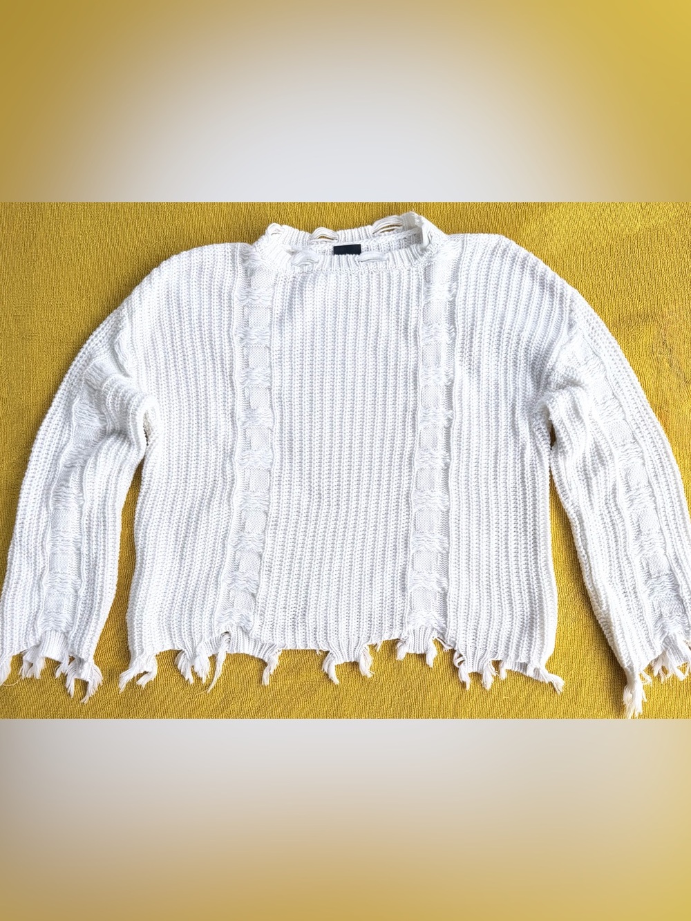 Daytrip Distressed Cable Knit Sweater Size Large